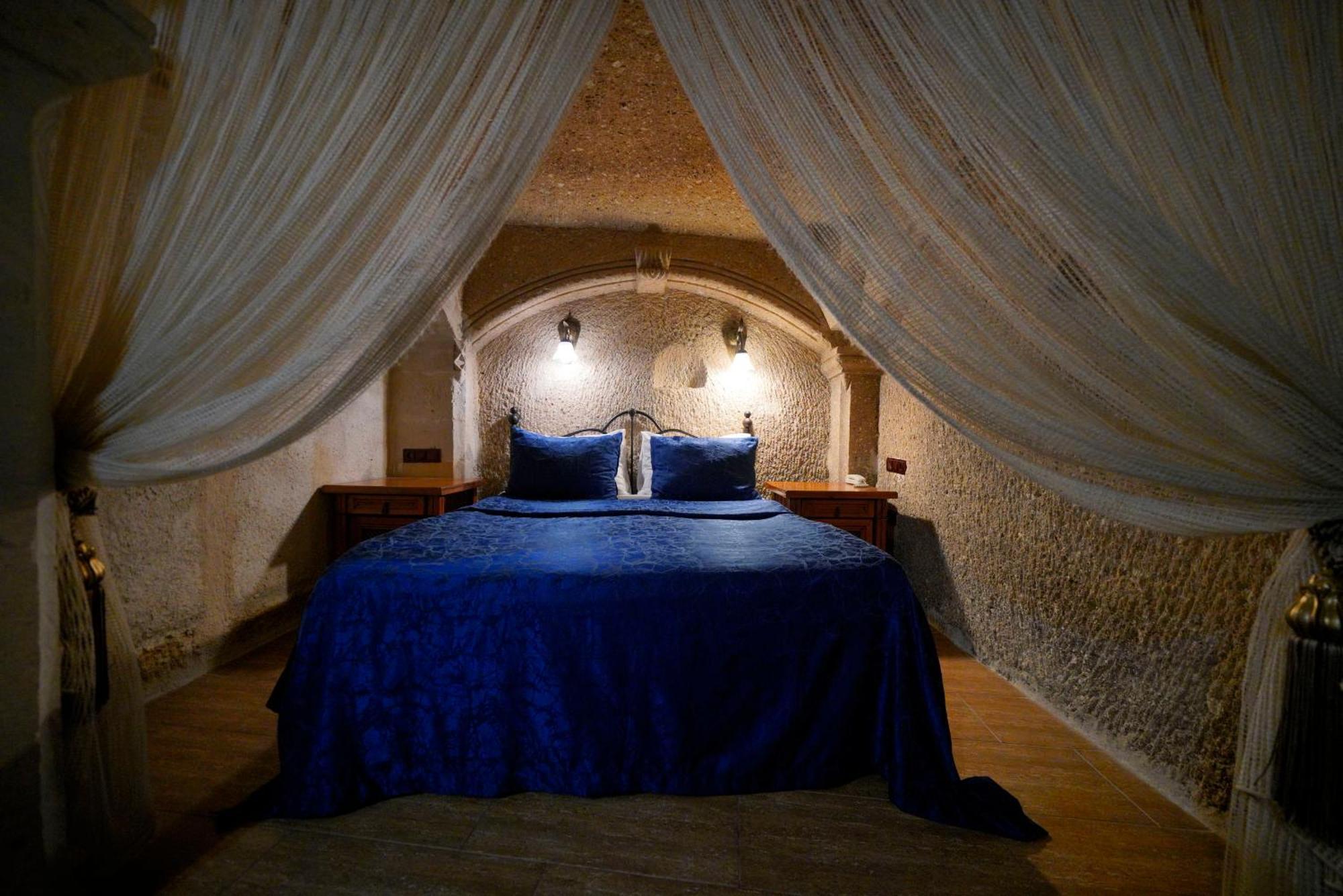 Отель Cave