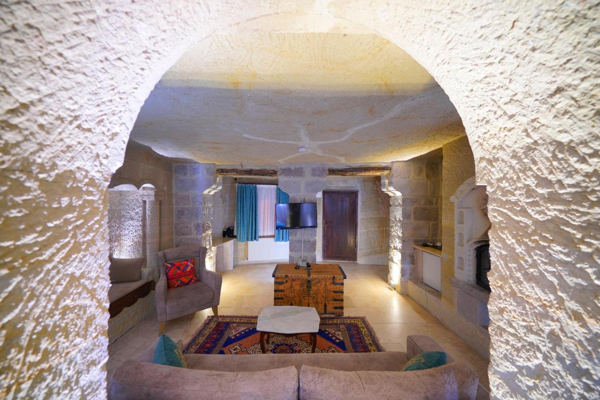 Hotel Cave 2*