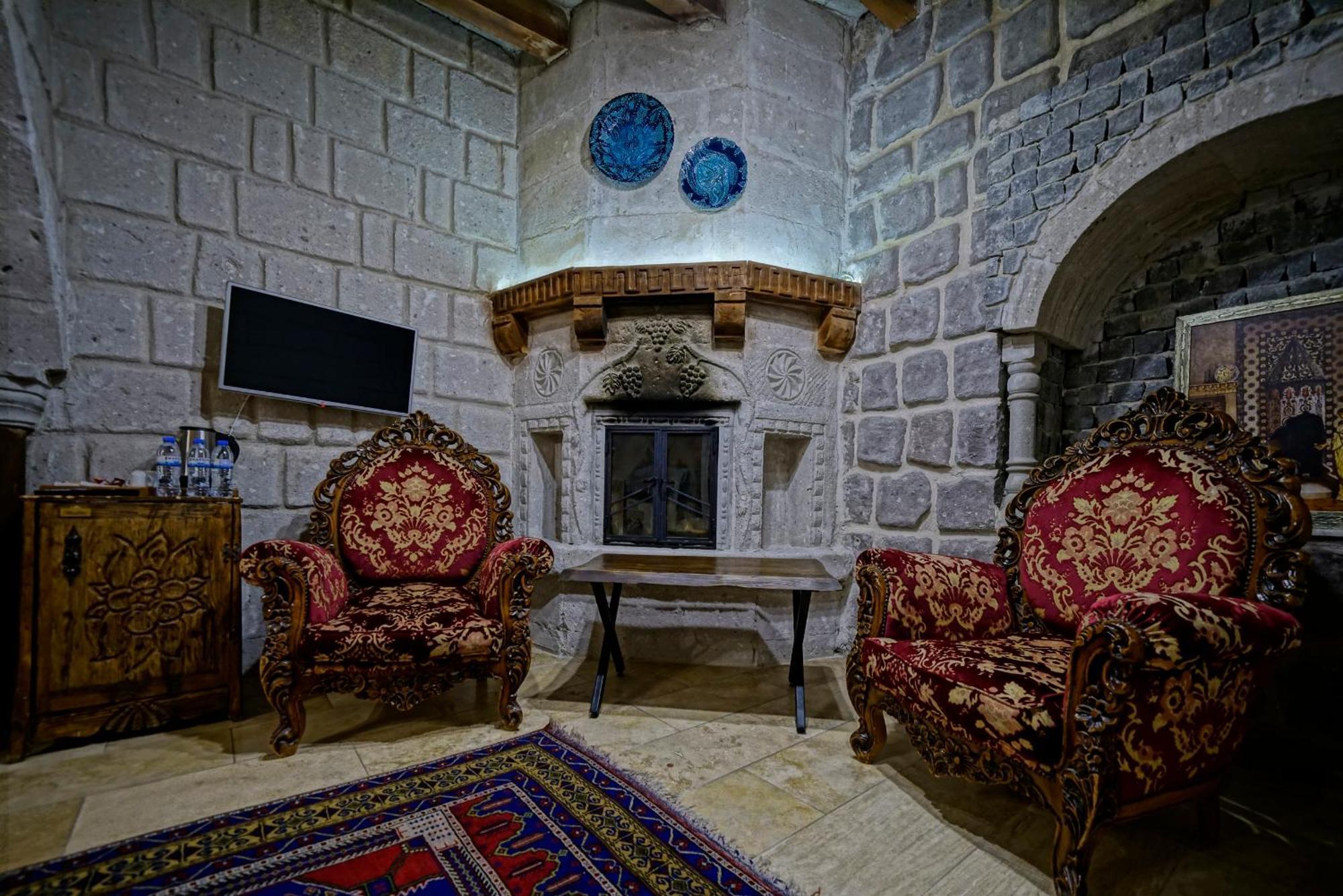 Hotel Cave 2*