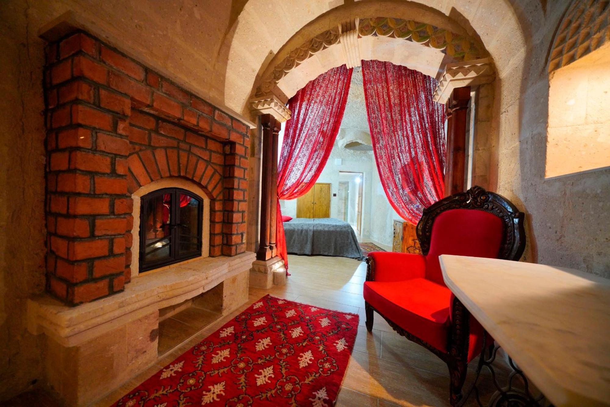 Hotel Cave 2*