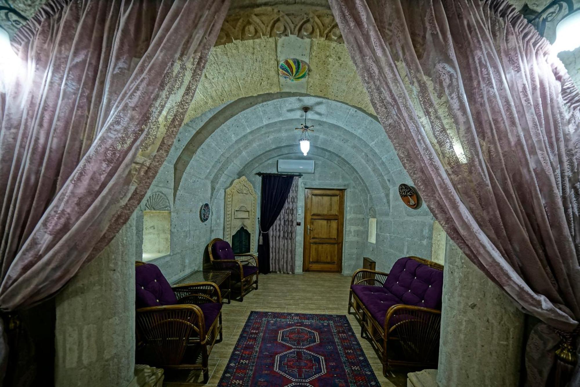 Cave Hotel 2*