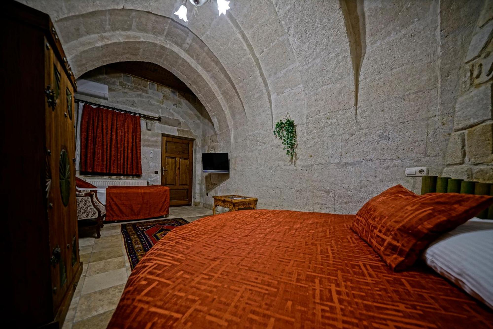 Cave Hotel 2*