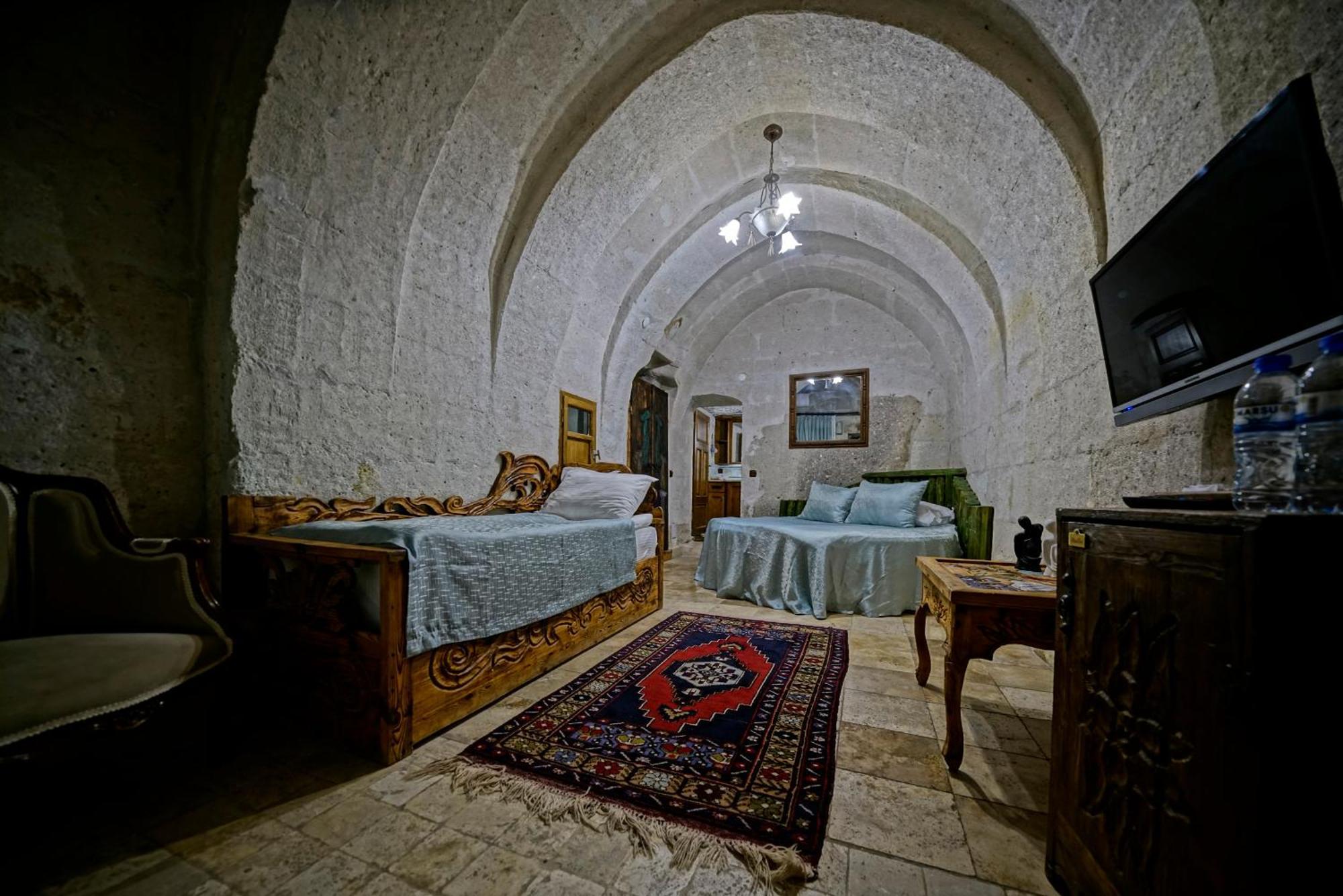 Hotel Cave 2*