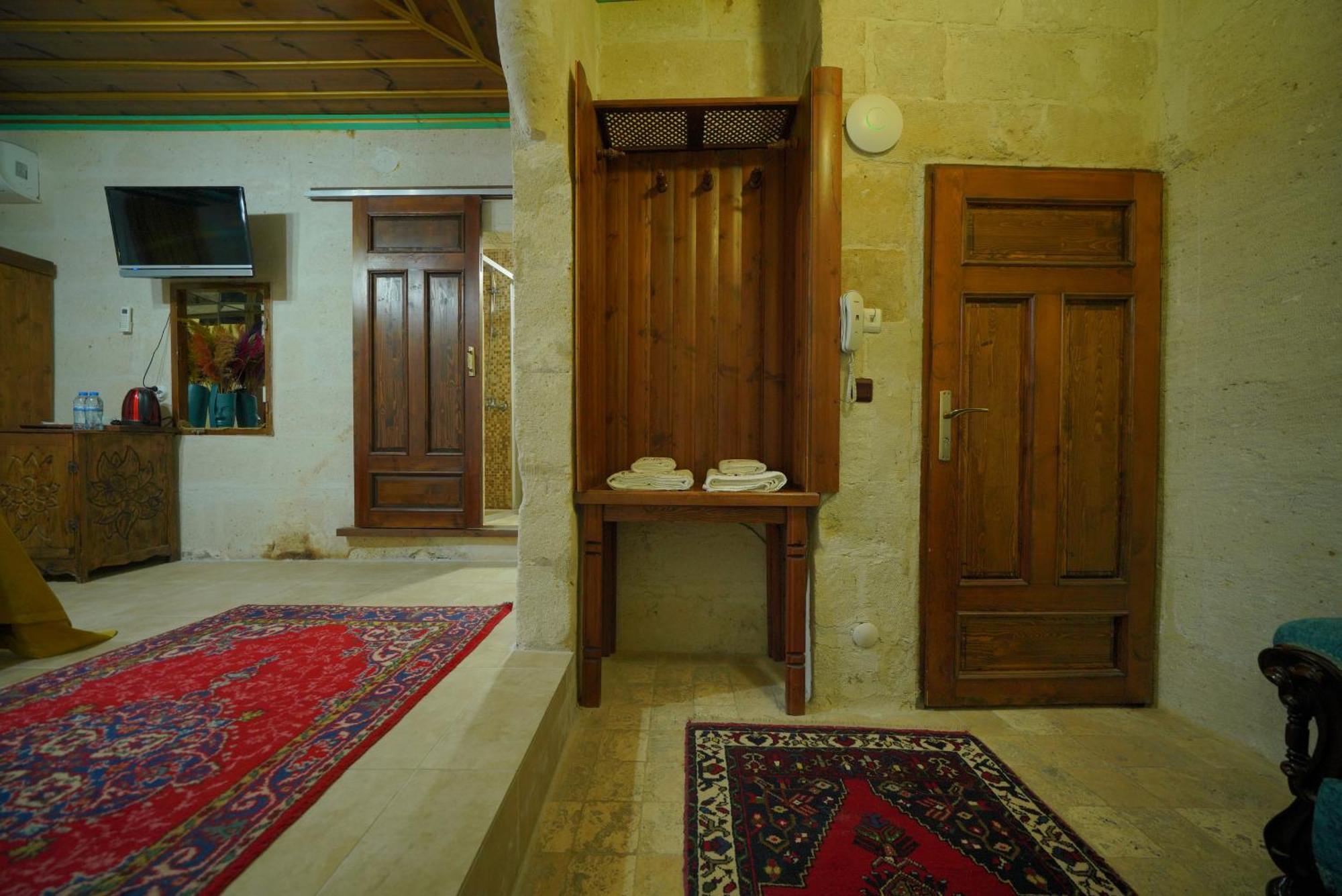 Hotel Cave 2*