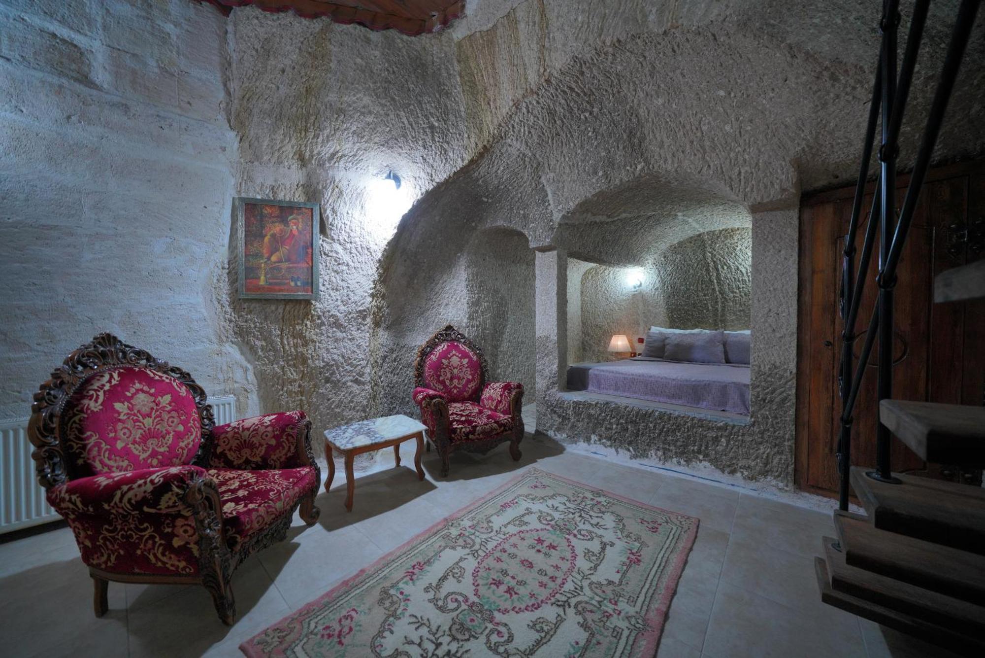 Cave Hotel 2*