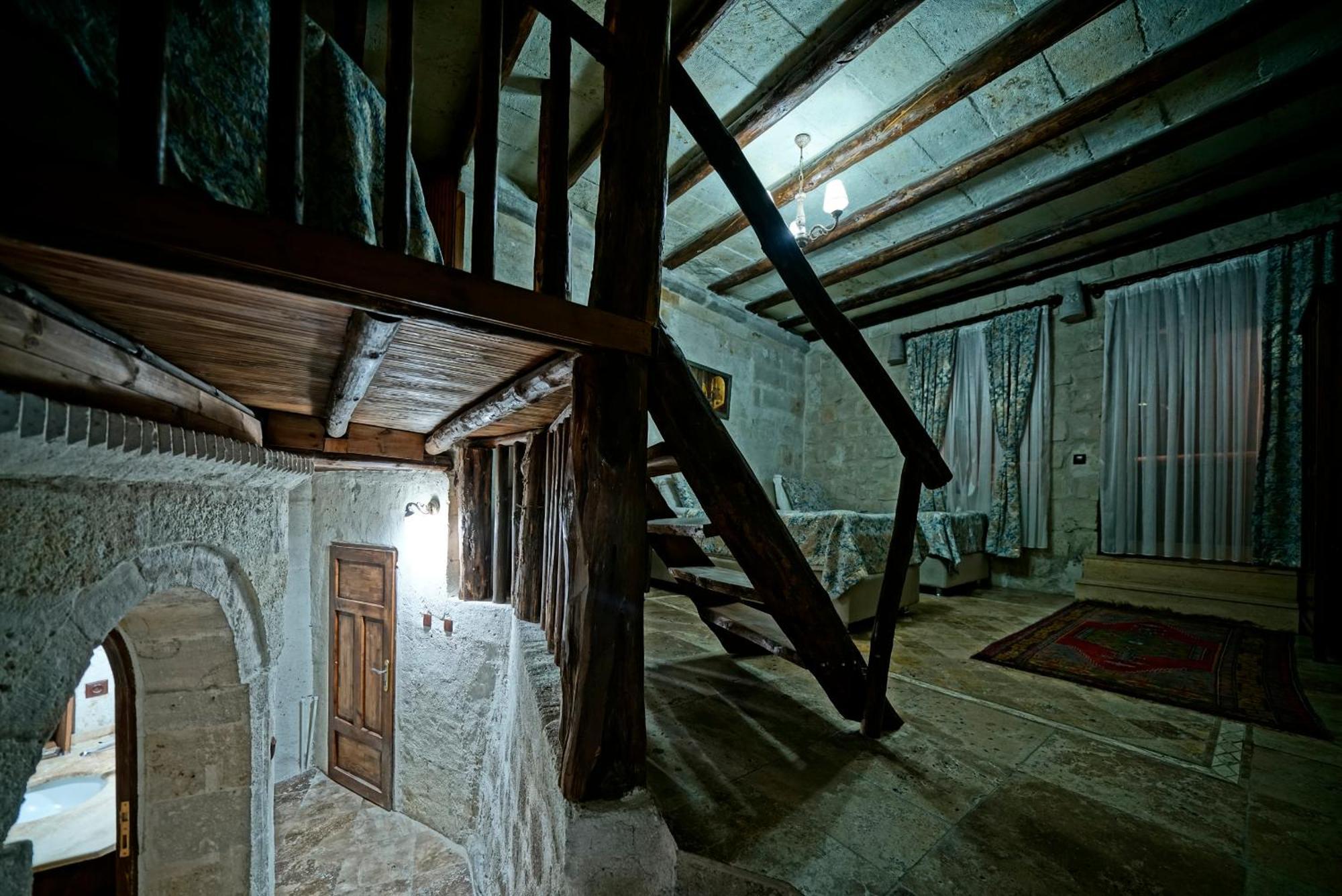 Cave Hotel 2*