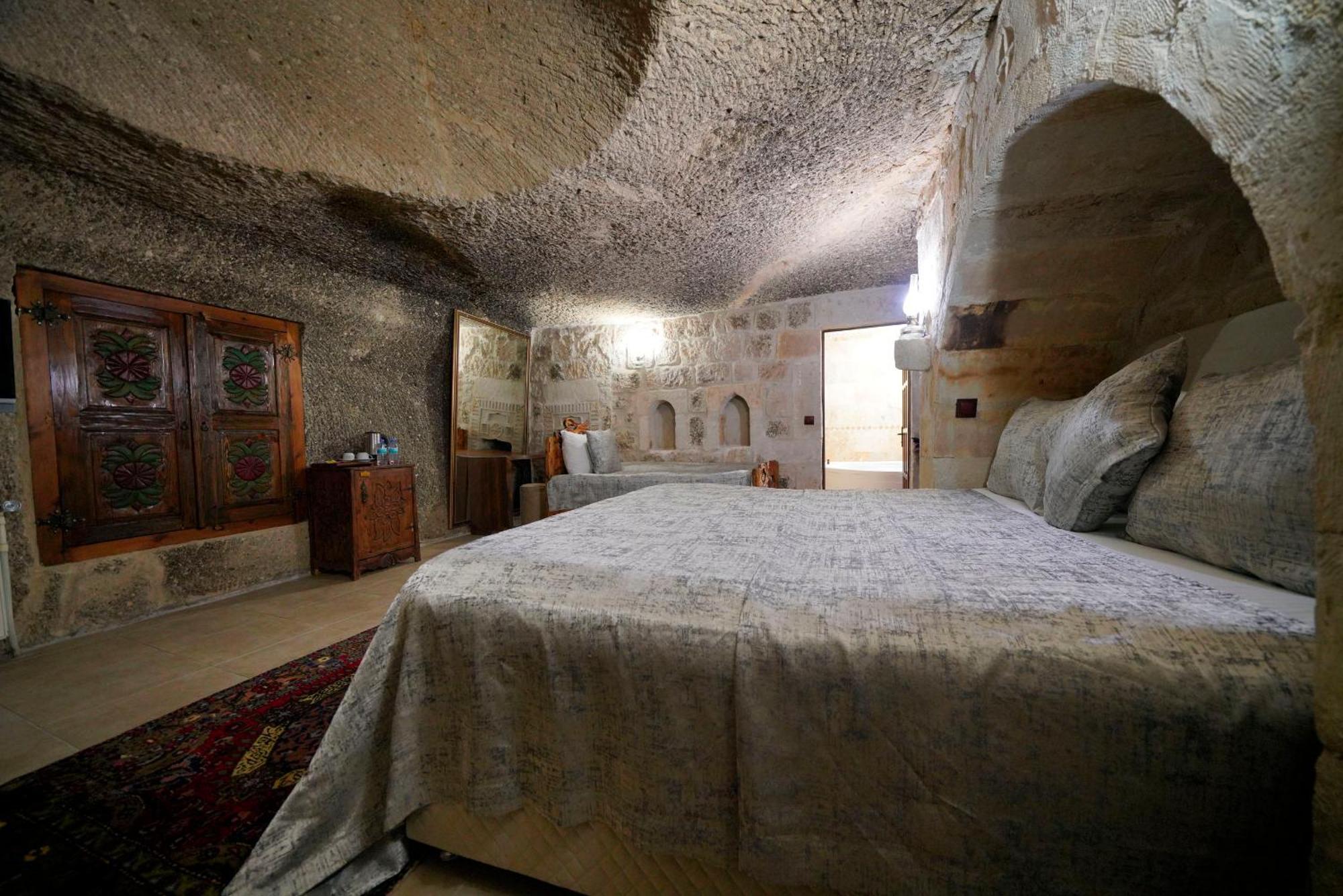 Hotel Cave